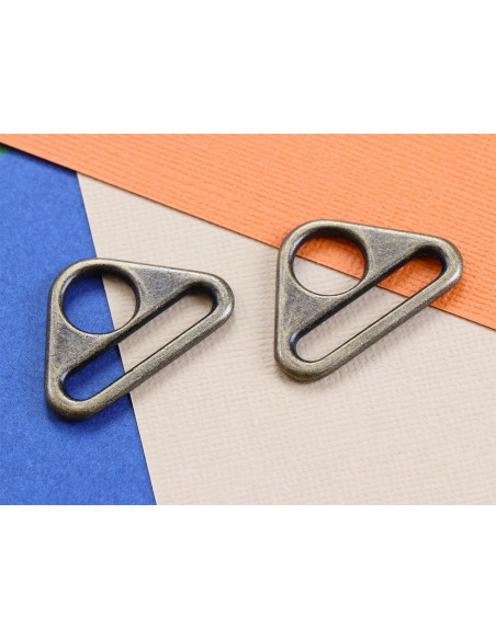 Conjunto de 2 anéis triangulares de 25 mm em latão antigo