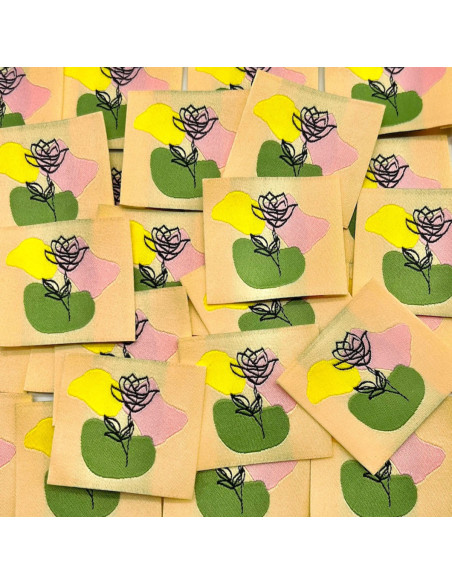 Conjunto de 5 etiquetas tecidas para costurar Flor em traço