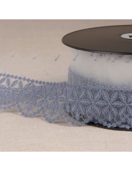 Tule bordado com flores em rosácea - Azul lavanda