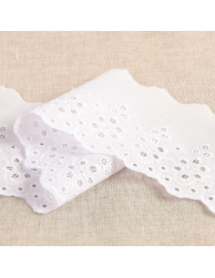 Bordado Inglês flores festonadas Lily - Branco