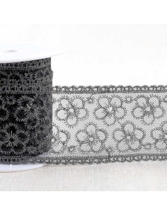 Bordado metalizado de flores em tule - Preto e prata