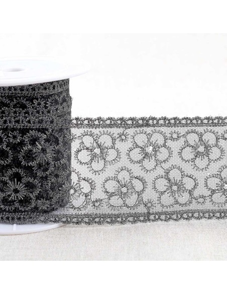 Bordado metalizado de flores em tule - Preto e prata