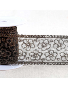 Bordado metálico de flores em tule - Preto e dourado