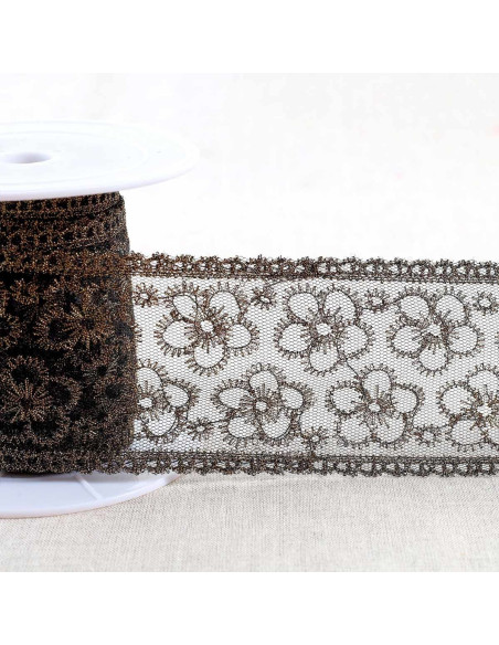Bordado metálico de flores em tule - Preto e dourado