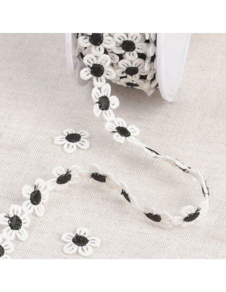 Guipura margaridas brancas - Preto e branco