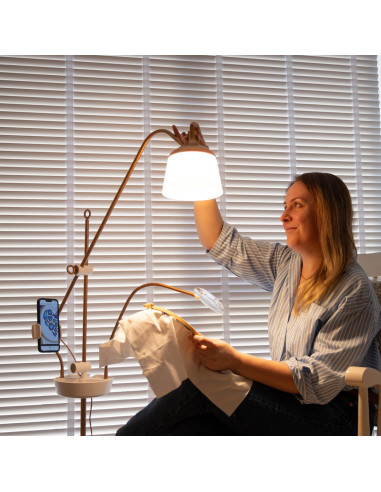 Lâmpada de pé com lupa, bandeja e suporte para telefone Daylight Anita