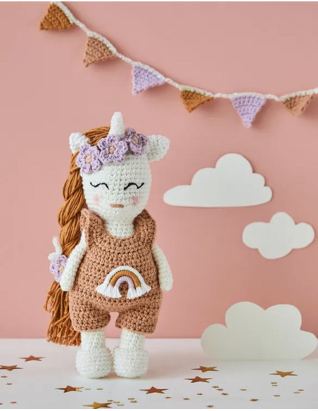 Livro de bonecas e amigurumis fantásticos em crochê