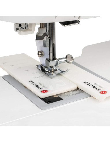 Guia adesivo e régua para costura na máquina de costura Singer