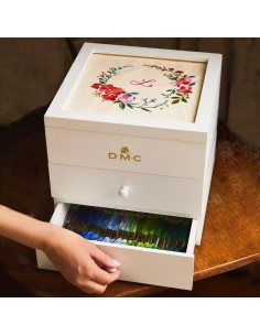 Caixa de madeira personalizável com 70 fios mouliné DMC