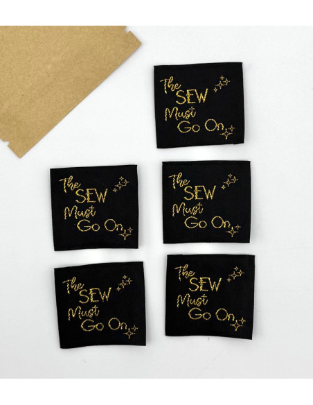 Conjunto de 5 etiquetas tecidas para costurar The sew must go on - Lurex