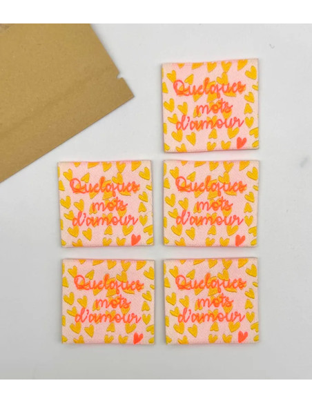 Conjunto de 5 etiquetas tecidas para costurar Algumas palavras de amor - Fluo