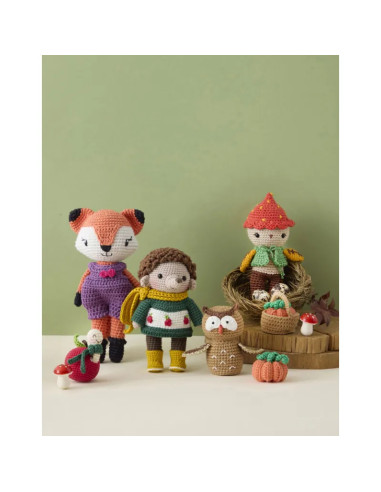 Livro de bonecas e amigurumis no outono