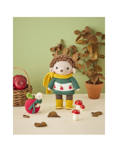 Livro de bonecas e amigurumis no outono