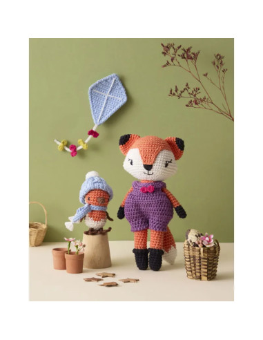 Livro de bonecas e amigurumis no outono