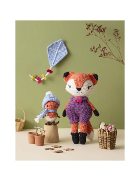 Livro de bonecas e amigurumis no outono