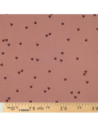 Tecido gaze dupla estampado - Coração mocha sobre fundo marrom