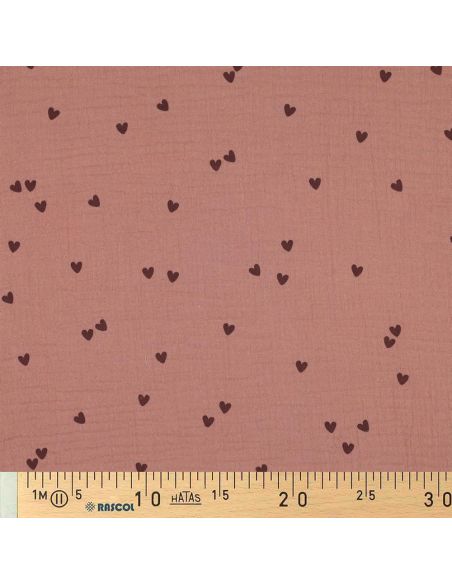 Tecido gaze dupla estampado - Coração mocha sobre fundo marrom