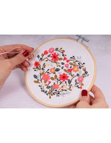 Kit de bordado - Coração floral