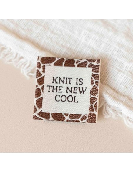 Etiqueta tecida para costurar Knit is the new cool