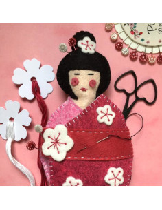 Kit de feltro kokeshi alfineteiro e porta-tesouras