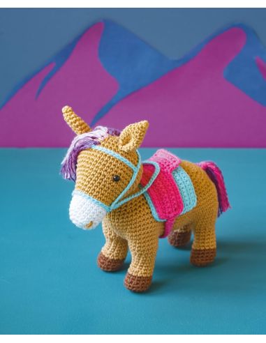 Livro amigurumis de férias na praia e na floresta